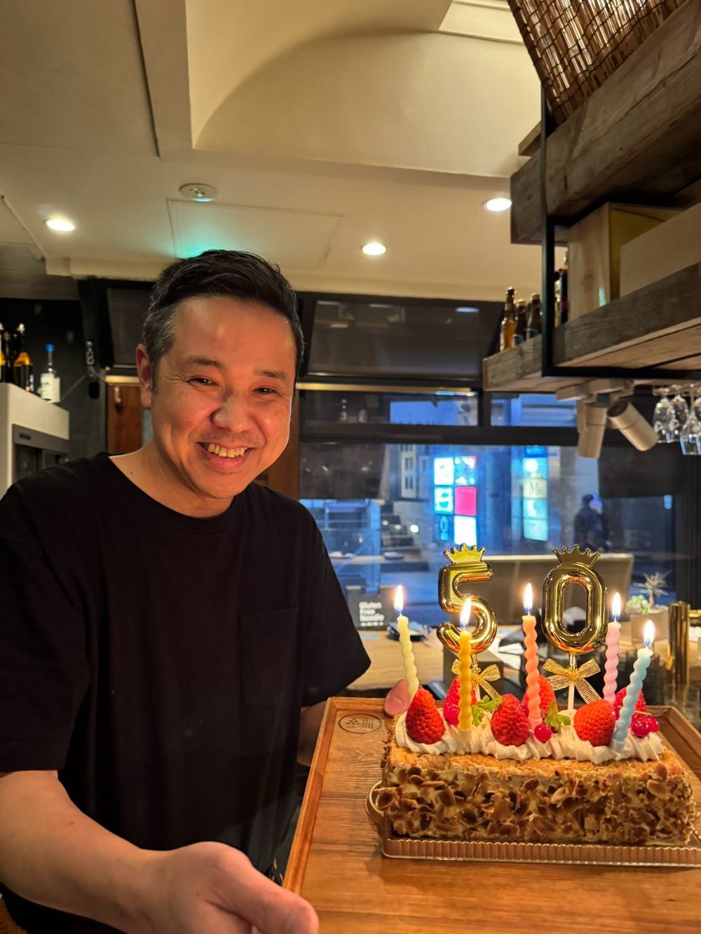 店内でスタッフの誕生日をお祝い